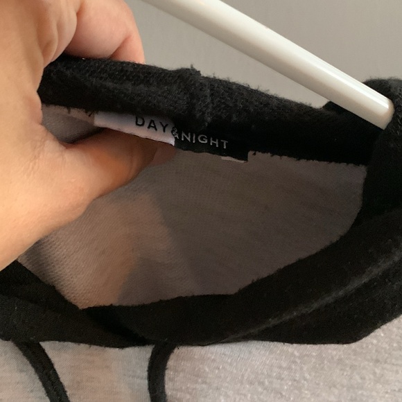 JS DAY + NIGHT black Crop Sweater - Picture 3 of 3